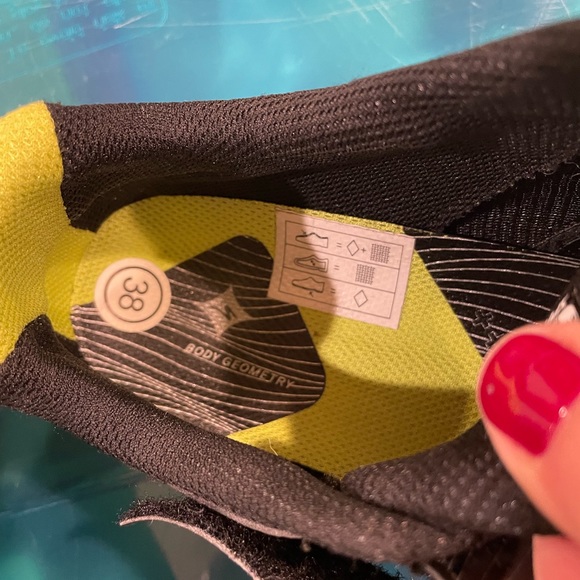 Cycling shoes - Riata- EUC - size 38 or 7.25 women’s - Picture 5 of 5